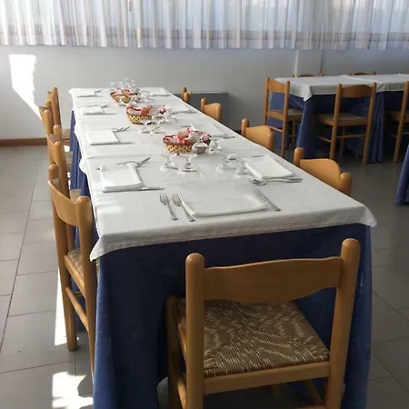 Holiday מלון 3*